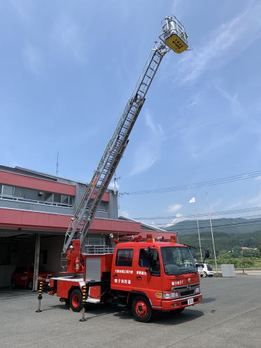 梯子車の写真（鳴子消防署）