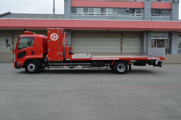 中型水陸両用車（カムロアークス）／大消特装車(鳴子消防署）の写真