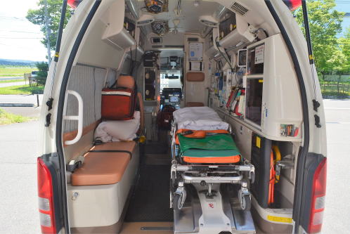 救急1号車(遠田消防署）の車内