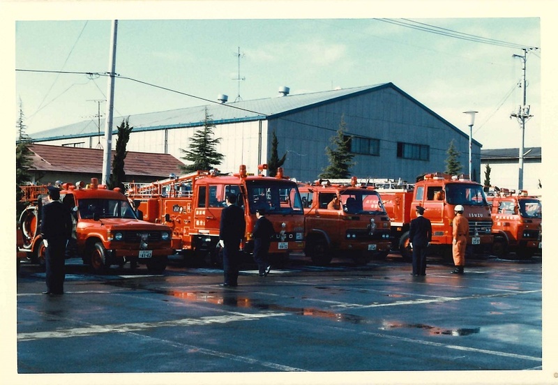 消防車が並んでいる写真