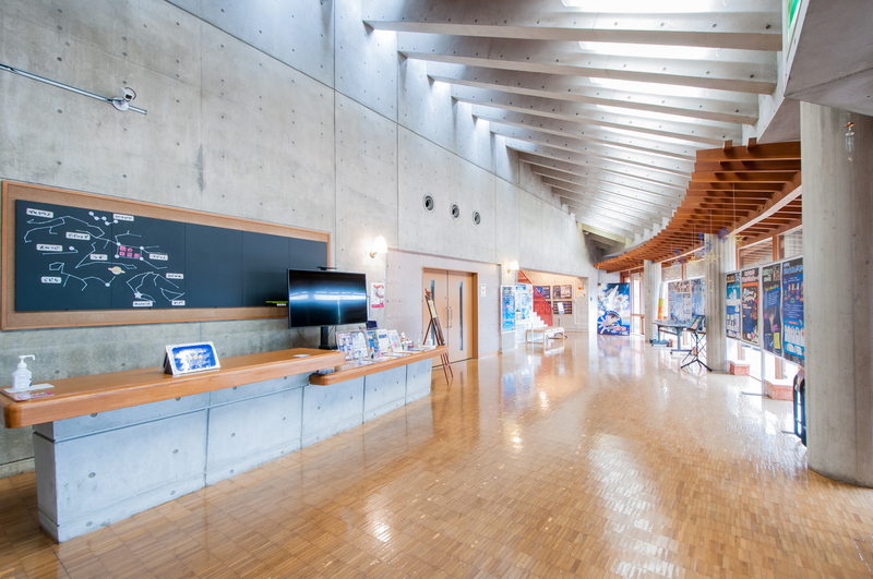 ホワイエ（プラネ側）